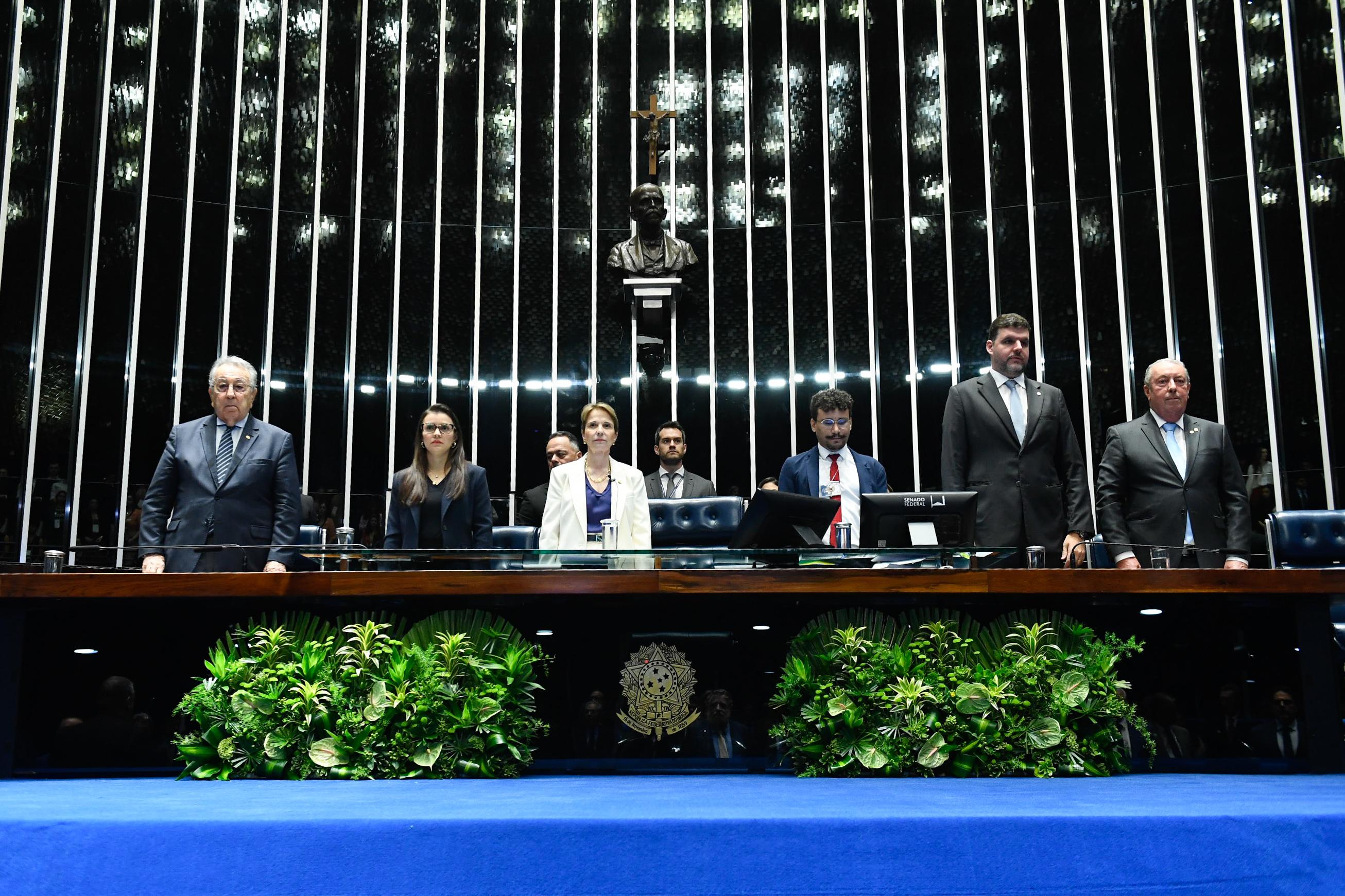 thumb-arranjos-para-mesa-diretora-flores-tropicais-0