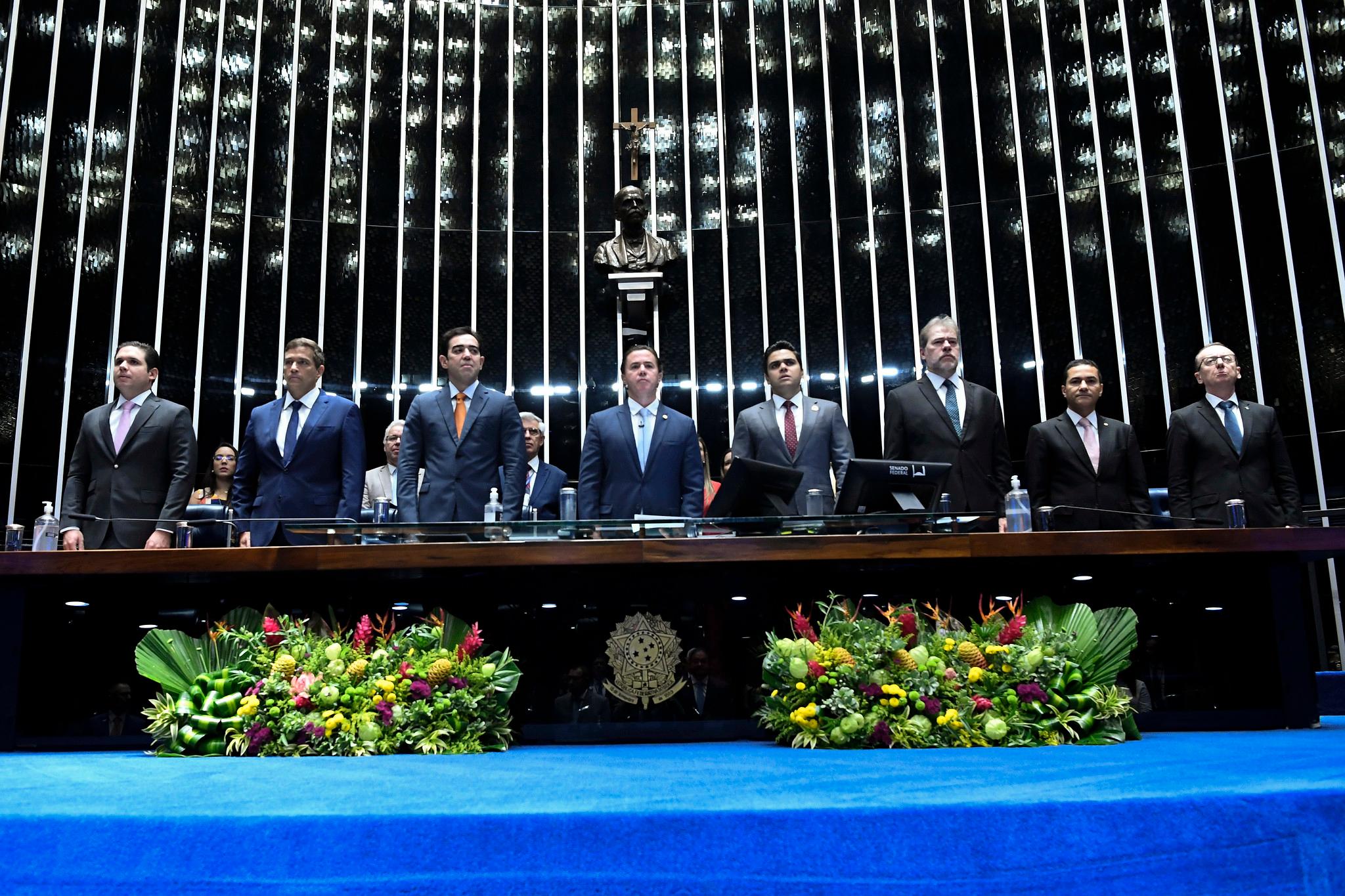 thumb-arranjos-para-mesa-diretora-flores-tropicais-2