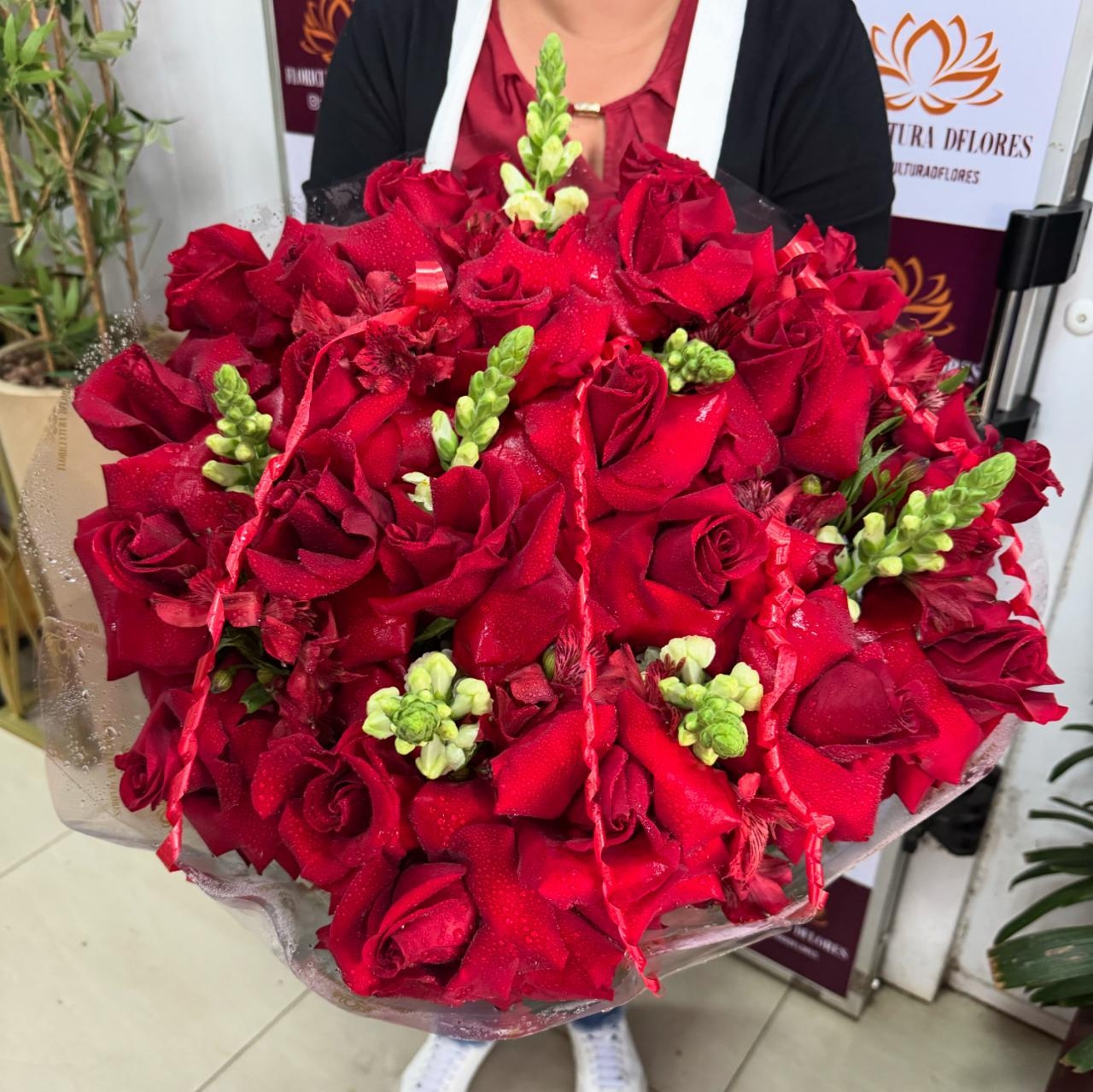 Buquê de 24 Rosas Colombianas