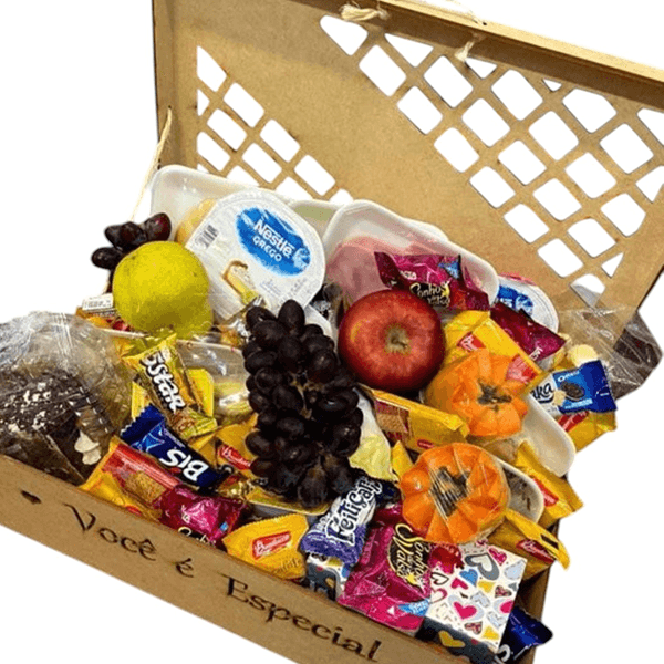 Cesta em caixa de café da manhã com 50 itens